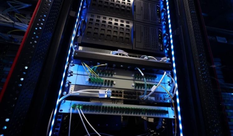 "Bulut tabanlı, VPS, Dedicated Server ve E-Ticaret odaklı hosting çözümleri"